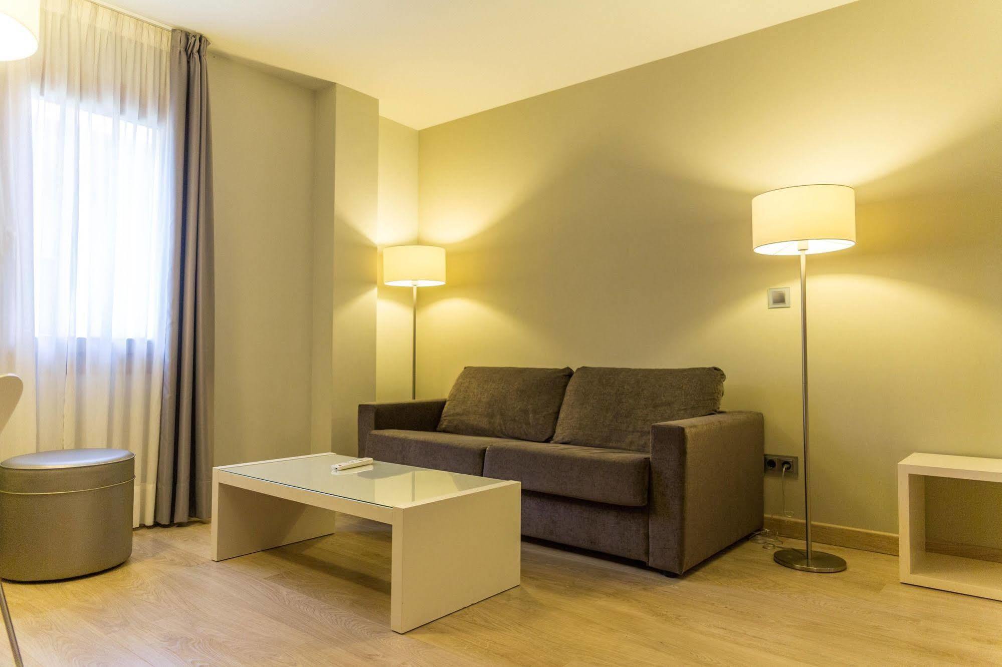 Hotel Tinas De 4*